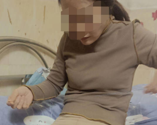 海角社区.以为妈妈有别的男人半夜跑来最后是自己爬上妈妈的床