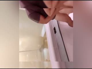 367 7:51HD【偷情泄密】富婆看上了帅小伙酒会过后办公室偷情做爱