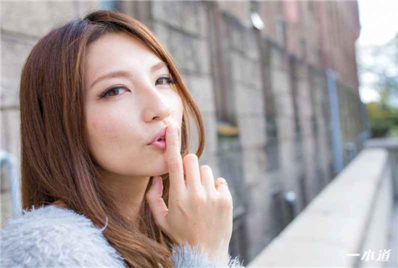 少妇掰开嫩穴很湿润粉嫩的骚逼会呼吸玩的淫水直流