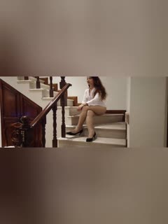 完美露脸极品骚货玩的太狠了 九点多的广场就敢全脱了