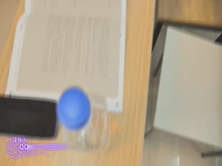 极品姐妹花联手调教继兄弟，轮流骑乘骚穴狂夹猛操内射