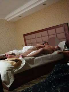 FC2 4822521 [私人拍摄，幻想 x 3次性交 x 内射] 在厨房里，她一边按摩自己的乳房，一边插入一根阴茎！她偷偷地自慰，然后吸吮并插入一根阴茎！她的