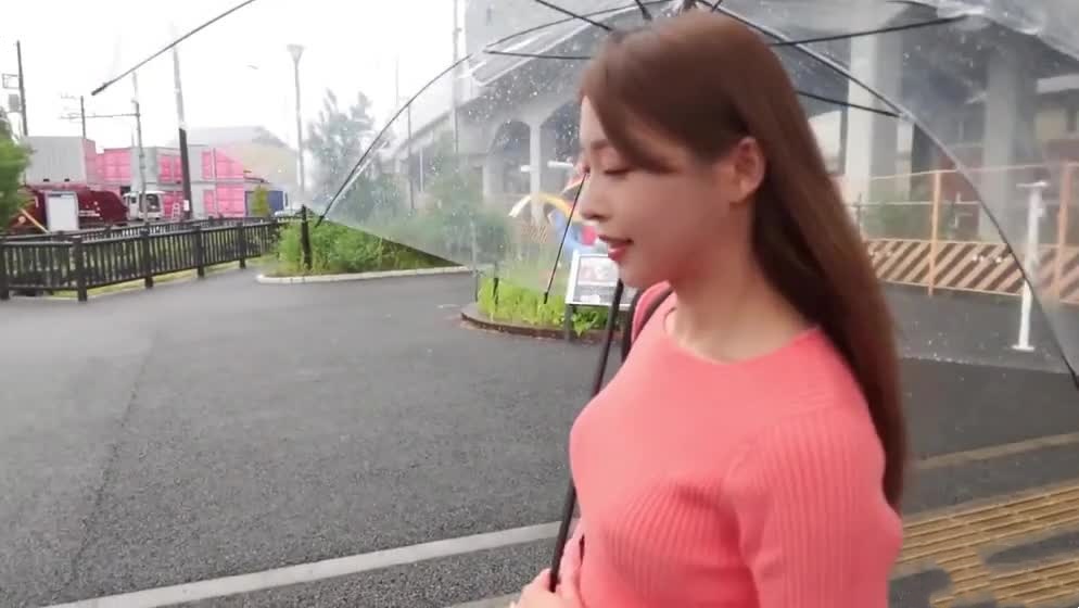 湖北公司职员乱入多人淫乱派对，现场撞见性感女同事场面失控！