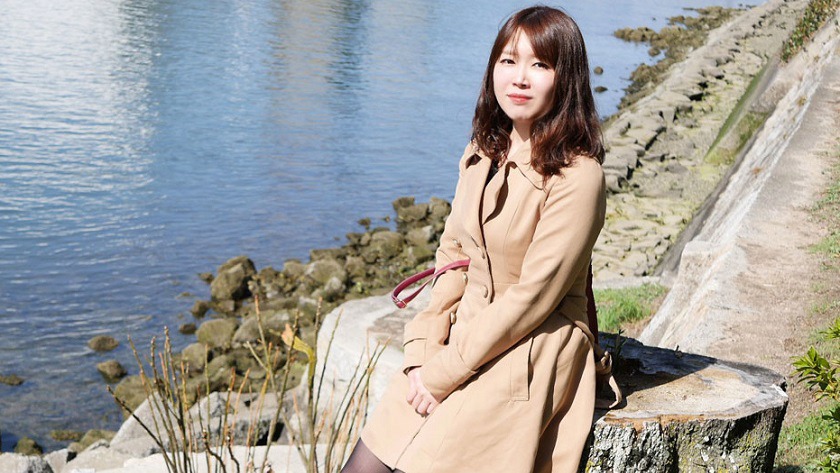 戈巴人妻的淫荡体验 震动棒前戏刺激脸红高潮连连，法式热吻引爆欲望，番号SORA607