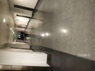 厕所偷拍现场！排泄物直喷脸上，极致羞耻体验！