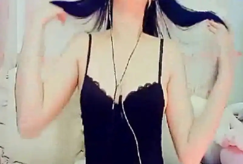 巨乳少女との絡み