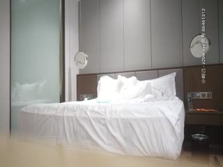 狠心老板惩罚女员工，办公室内强制侵犯轮番爆操