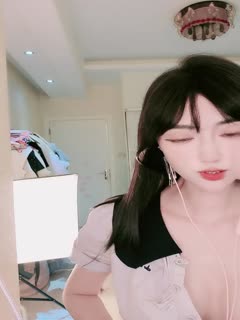 云南超淫少女 桂辉钰 不雅视频流出 18岁小美女饥渴到发疯 裸身坐在床上掰开腿狂抠嫩穴 被渣男友一键曝光！