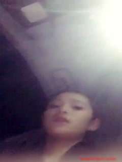 色情和強壯的混合戰鬥女孩。在就擊球投球的技術進行了演講之後，她推動了巨大的公雞，變成了女性。一個有尊嚴的女人變成了受虐狂，跌倒了一個雞巴