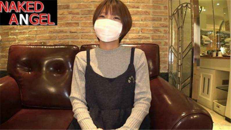 26歲的新來者Mashiro Kanon在Omotesando的一位牙醫身上發現，已婚女性牙科衛生師的微笑使她的AV首次亮相