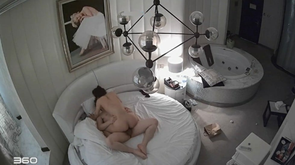 原创绿母少年阿宾 酒店开门做爱被人偷看 开着门让老妈享受被人视奸 直接让老妈颅内高潮！