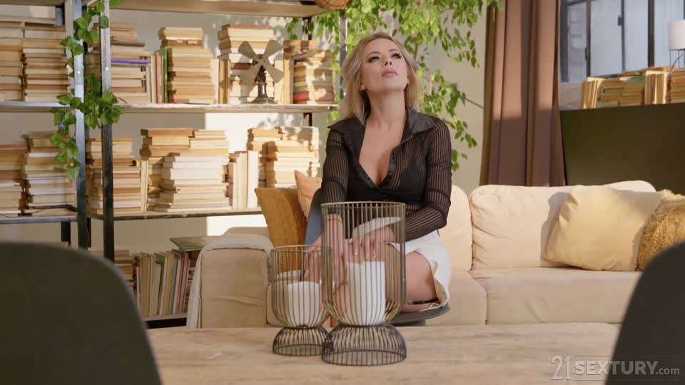 欧美伦理 【欧美萝莉中文字幕】再婚后的家庭高挑性感嫩嫩女儿想方设法终于品尝到老爸的大鸡巴