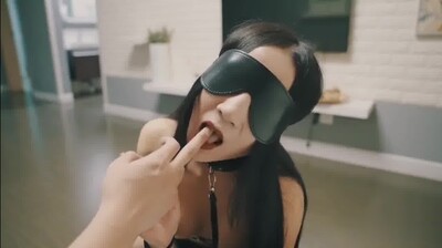 AI杨幂OL黑丝女同事续集