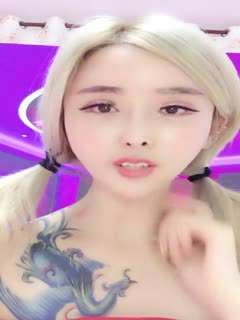 不將我當男性對待的表姊洗完澡後全裸出現 長身纖細巨乳滿身大汗完美身軀高潮停不下的暴走中出抽插。明日見未來 EBWH030