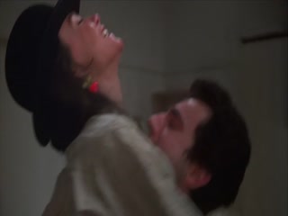 18 岁阿什利 亚当斯 (Ashley Adams) 遭受重击和巨大负荷 青少年色情