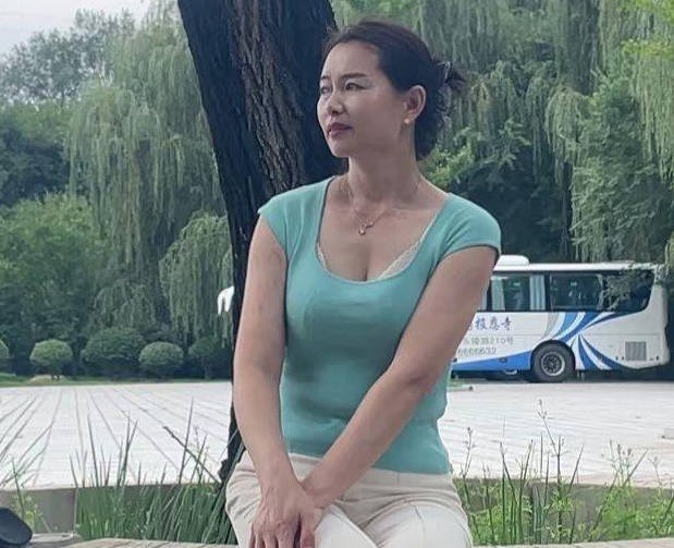 海角社区.老爸说他出差去了妈妈在家里被我操成了母狗