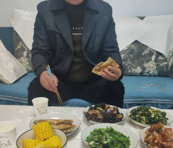 惊现痴女与公公乱伦骚货被公公