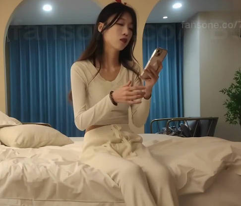 酒店约操兼职女大学生穿着性感黑丝-7BOSS