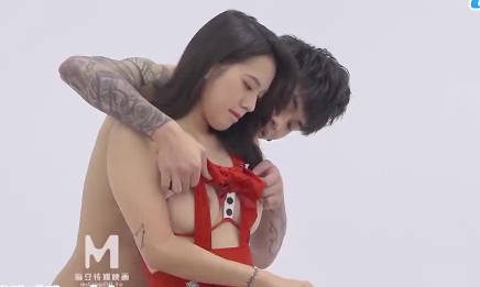 麻豆传媒映画.MTVQ20-EP2.楚梦舒.徐蕾.料理淫家.肉棒挑选是胜败的关键