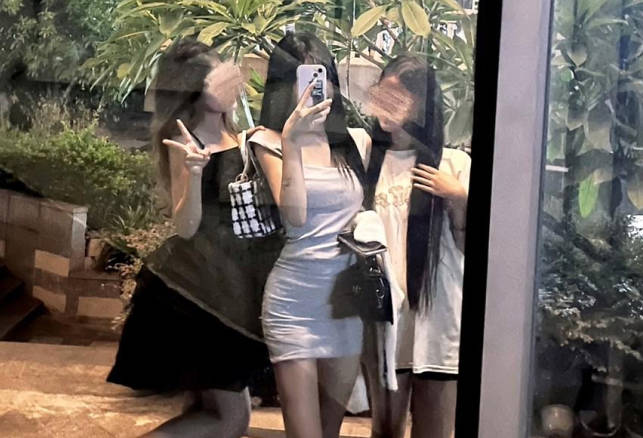 海角社区.姐姐的闺蜜成功被我拿下还是年轻的嫩啊